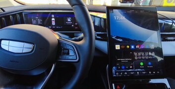 Установка голосового, навигации и приложений на Geely Atlas New в Дзержинске